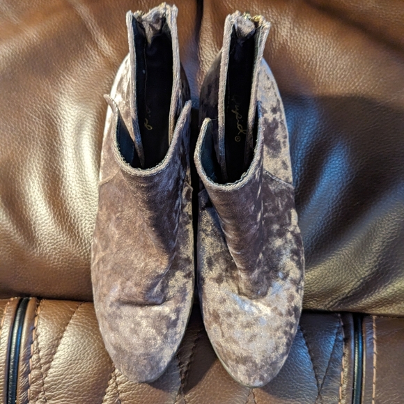 Qupid Light Pink Velvet Ankle Booties Size 7 - Picture 3 of 6